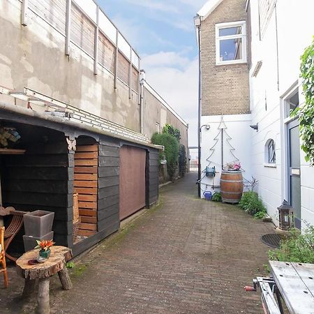 De Kapiteinshut Aan De Rivier Met Xl Ligbad En Sauna Lekkerkerk Bagian luar foto